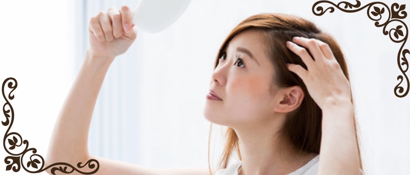 薄毛を気にする女性