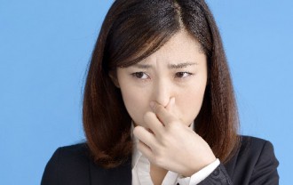 女性の薄毛と頭皮の臭いの関係