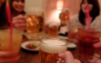 飲酒が原因！？女性に与える薄毛ダメージ