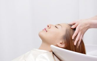 シャンプーのしすぎは逆効果？薄毛に与える影響とは