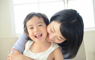 子供の髪の毛はなんであんなにツヤツヤなの？